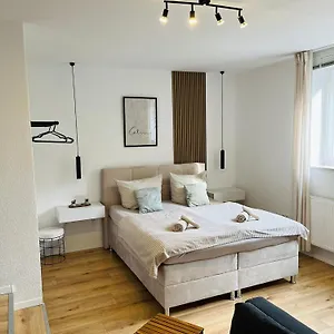 Overnight No2 - Studio, Kueche, Netflix Apartment